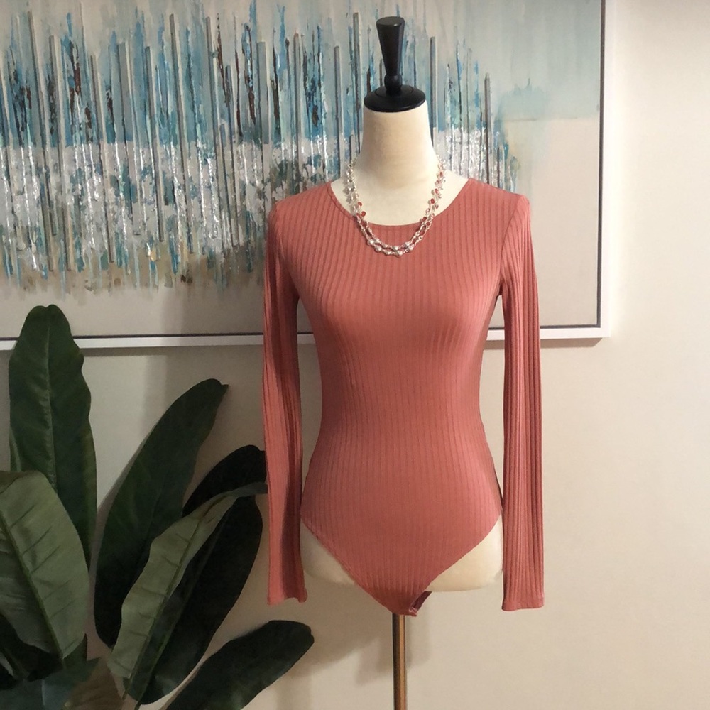 Forever 21 body suit size‎ s blush pink color, Kim Rogers necklace included